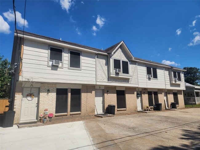 Building Photo - 517 5th St