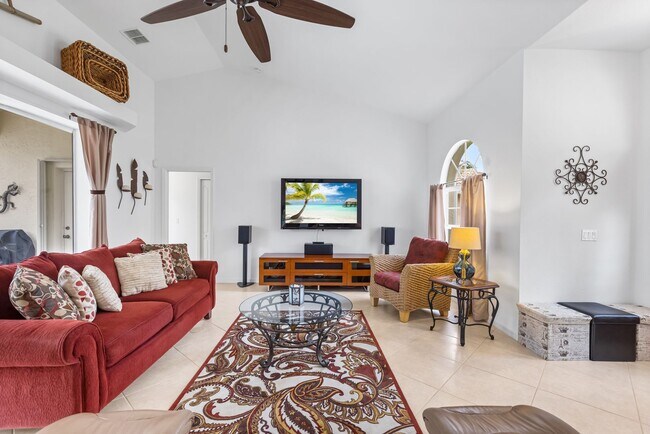 Foto del edificio - ** BRIARWOOD ** 3 BED / 2 BATH - POOL HOME - TURNKEY FURNISHED - SEASONAL OR SHORT TERM