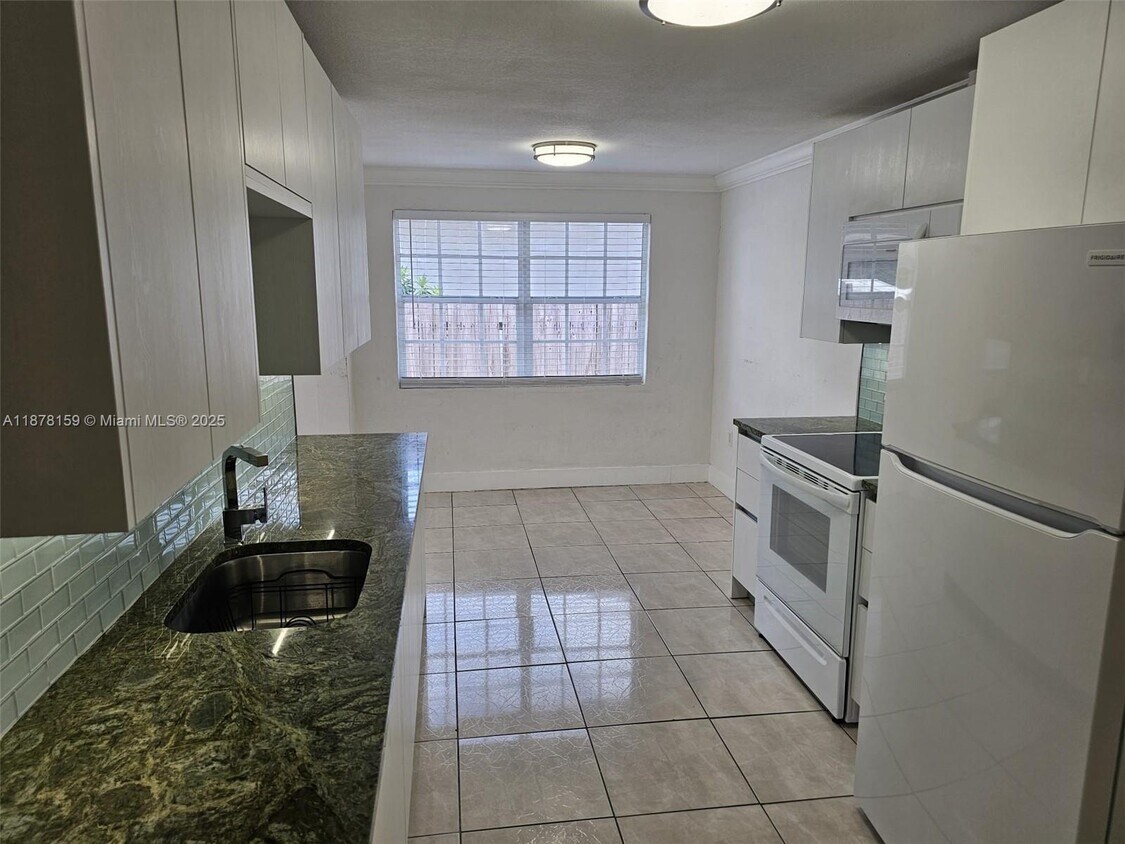 Foto principal - 651 SW 66th Ave