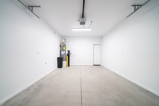 Foto del edificio - 2061 Magnolia Dr