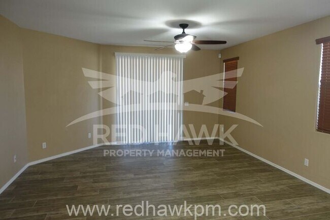 Foto del edificio - Gorgeous Four Bedroom plus Den, Three Bath...