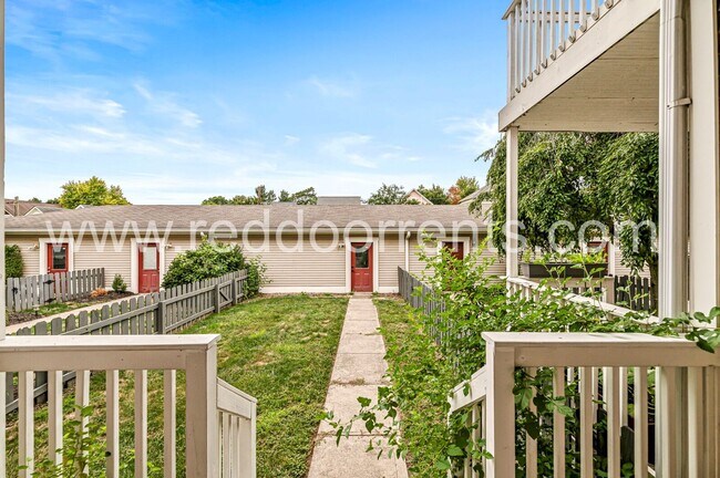 Foto del edificio - Stylish 2-Bed, 2.5-Bath Home in Prime Loca...