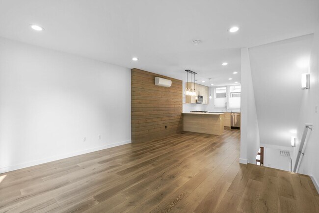 Foto del edificio - Modern Beacon Hill Townhouse Available for Rent!