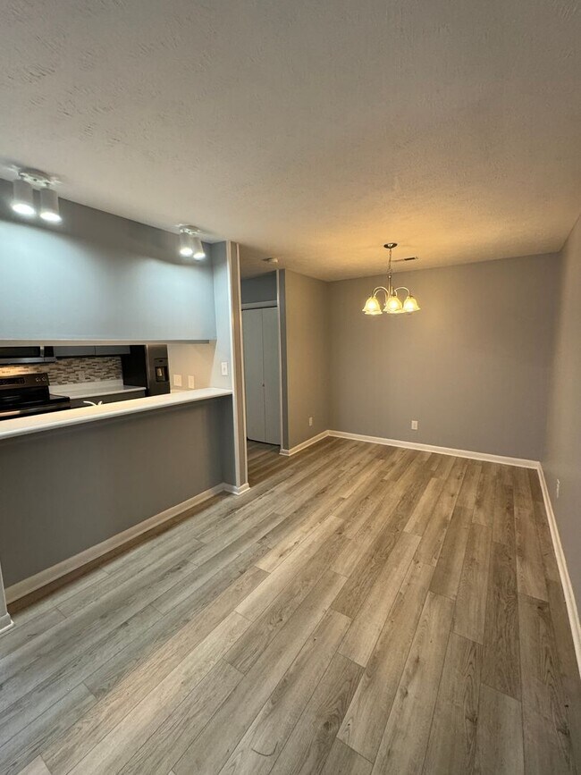 Foto del edificio - Condo close to Fort Liberty