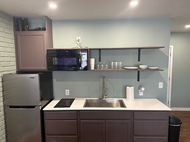 Building Photo - Carriage House Newly Remodeled Efficiency ...