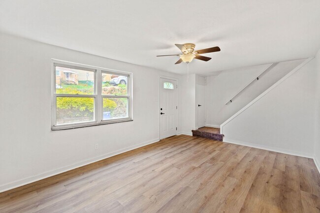 Foto del edificio - AVAILABLE OCT 1ST!! GORGEOUS 2 BEDROOM HOU...