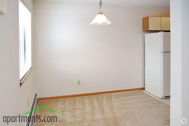 Dining Room - Ponds of Edina