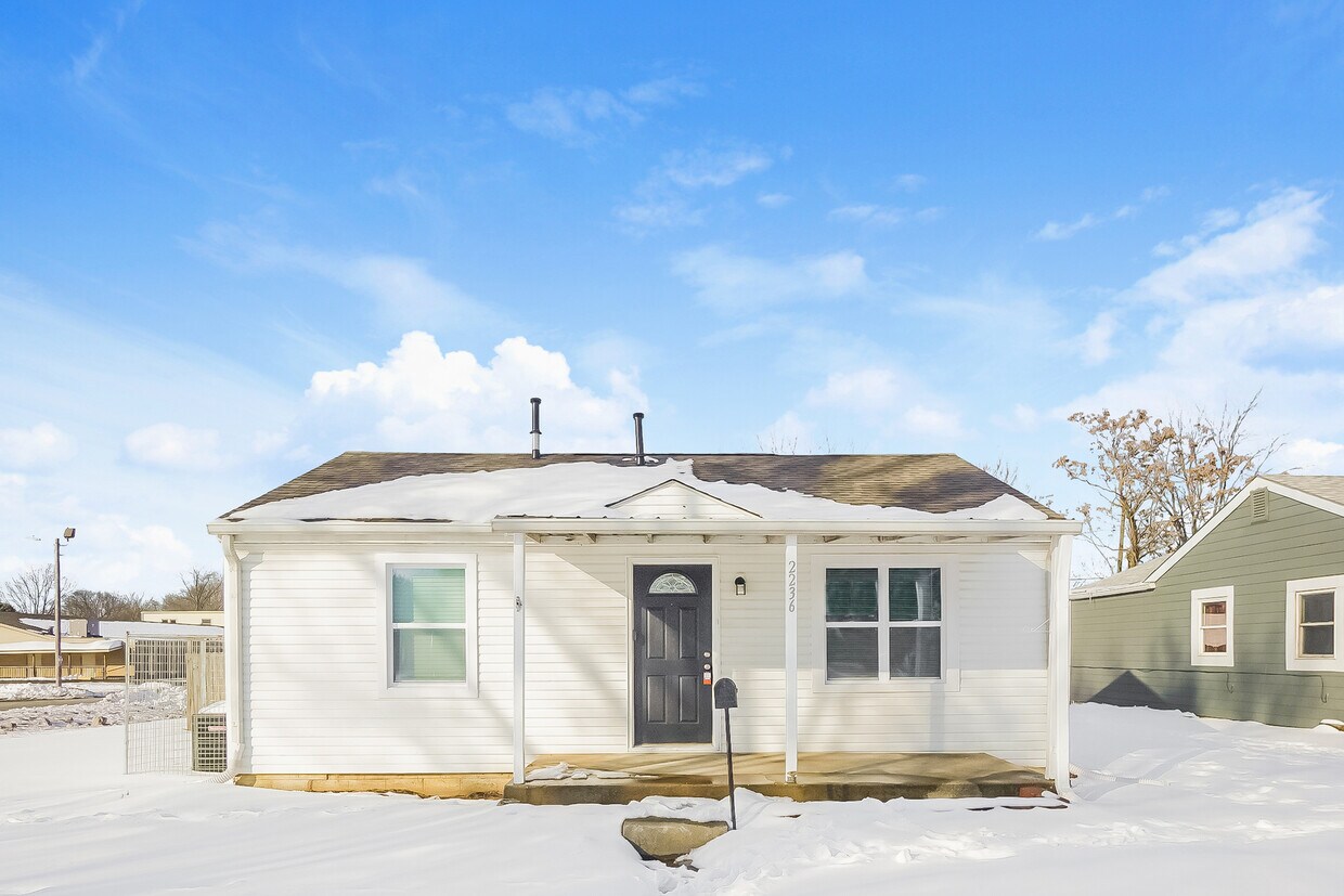 Primary Photo - 2236 E Gimber St