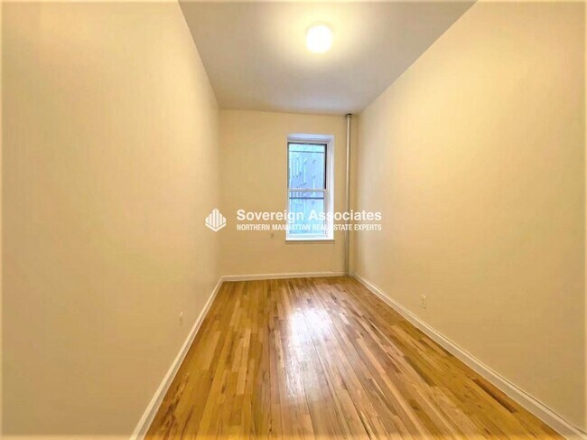 Foto del edificio - 515 W 111th St