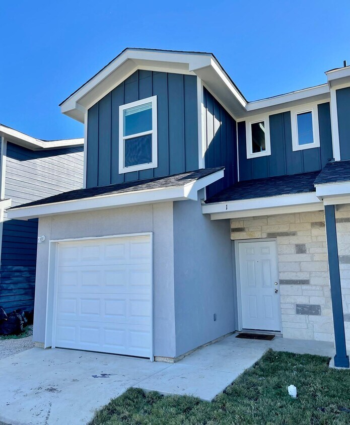 Foto principal - 6934 Crestway Rd