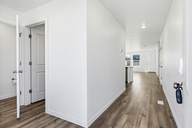 Foto del edificio - Stunning 4-Bed Home with 3-Car Garage in Cirrus Pointe – Caldwell