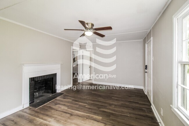 Foto del edificio - 105 Arnold Blvd