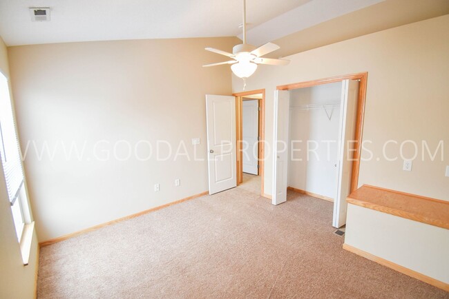 Foto del edificio - Short term lease available! 2.5 Bath Townh...