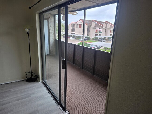 Foto del edificio - 3025 Walnut Bend Ln