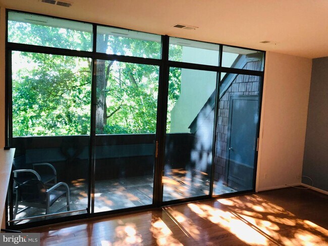 Foto del edificio - 2250 S Randolph St