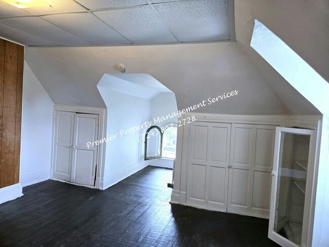 Building Photo - 415 N Main St