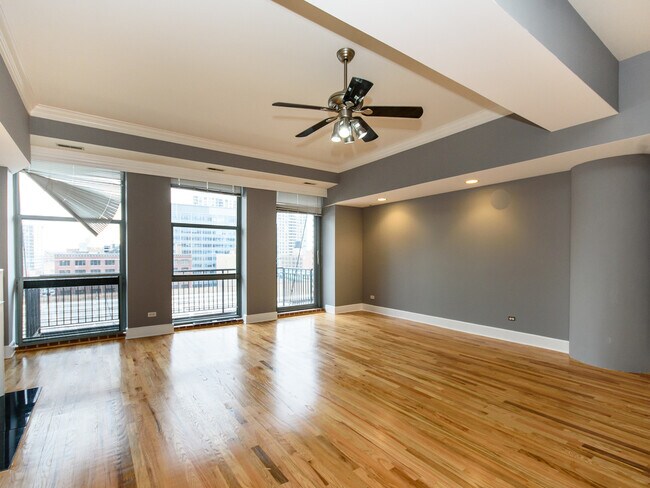 Foto del edificio - 165 N Canal St