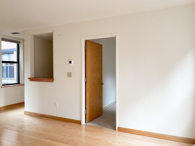 Building Photo - 111 Gainsborough St