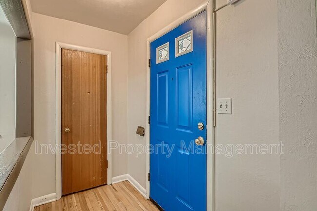 Building Photo - 3570 S Marion St