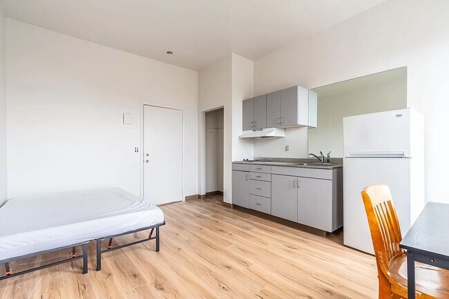 Foto del edificio - 251 E 45th St