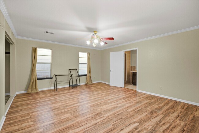 Foto del edificio - 8565 Ridgepoint Dr