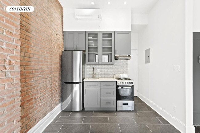 Building Photo - 263 W 131st St