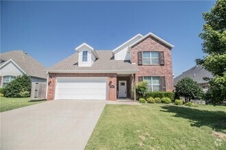 Building Photo - 4200 SW Hollyhock St