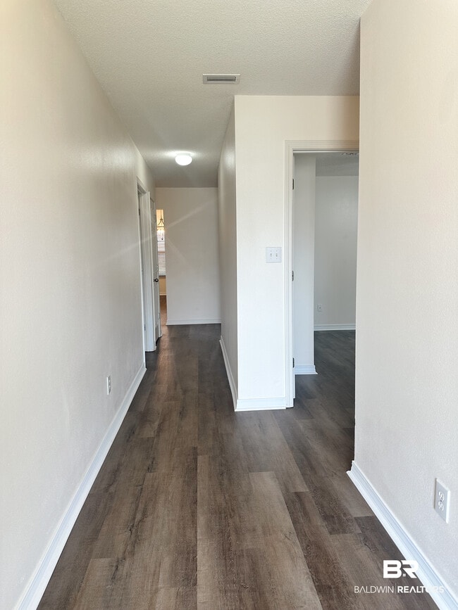 Building Photo - 2700 Hampton Park Cir