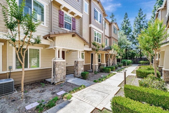Building Photo - 6704 S Mariposa Ln