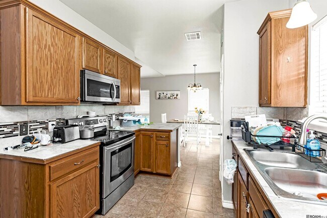 Foto del edificio - 23592 Country Manor Ave