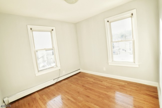 Foto del edificio - 208 Belleville Ave