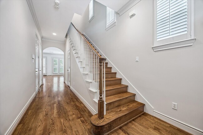 Foto del edificio - 1811 Devonshire Crescent