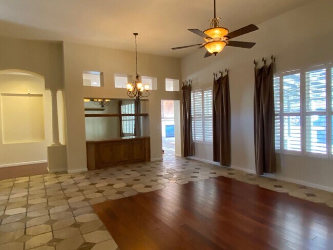 Foto del edificio - 9780 Shadowstone Ct