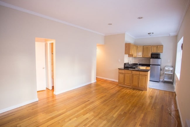Building Photo - 152 E 35th St
