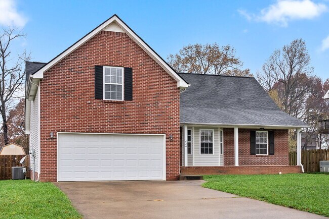Foto del edificio - Spacious Home Conveniently Located Near I-24, Shopping, Restaurants, Movie Theater, AND More!