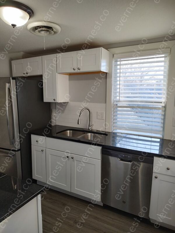Building Photo - 520 Sandusky Ave