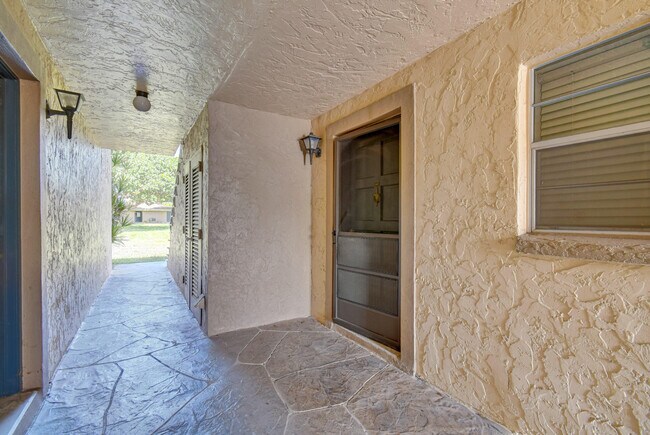 Foto del edificio - 1291 NW 13th St