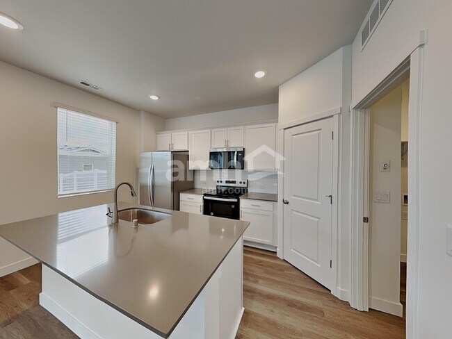 Foto del edificio - 8576 47th Pl NE
