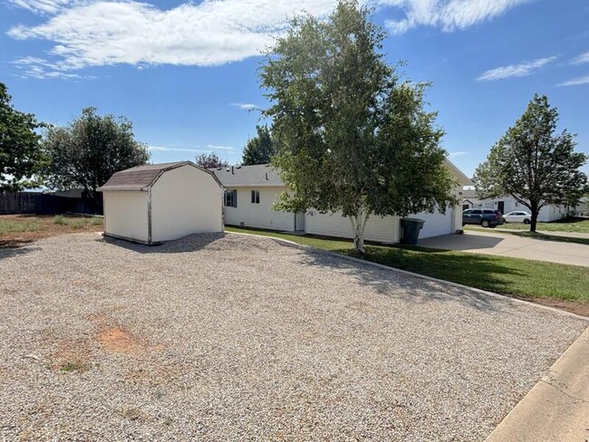 Foto del edificio - 465 Meadowlark Ln