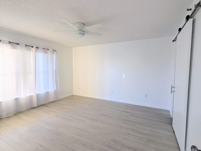 Foto del edificio - 896 N Federal Hwy