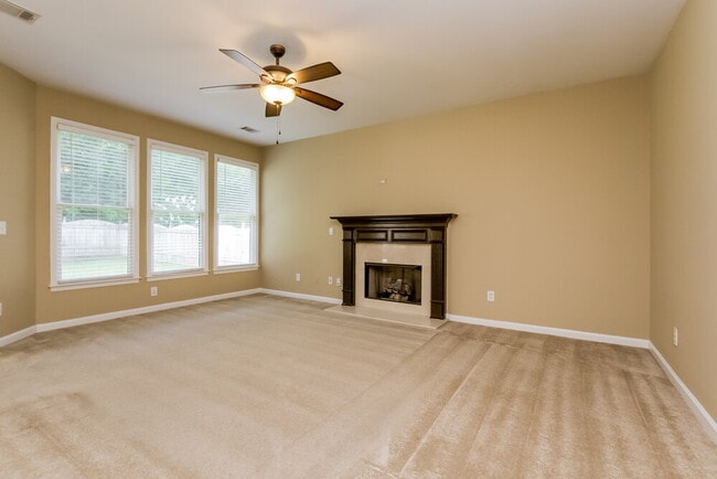 Building Photo - 3046 Woodbridge Ln