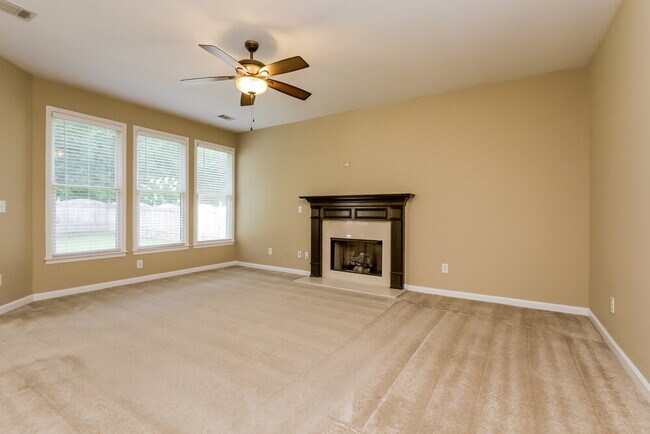 Foto del edificio - 3046 Woodbridge Ln