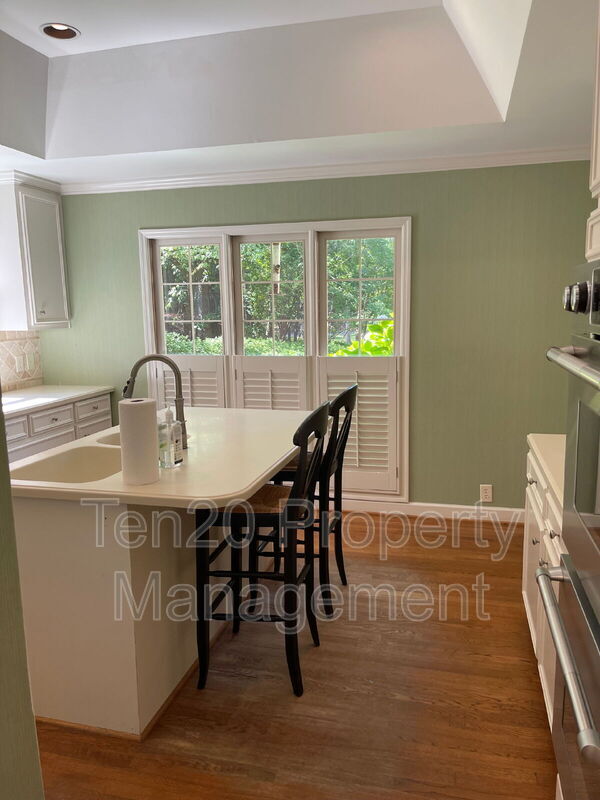 Building Photo - 1544 Glencoe Dr