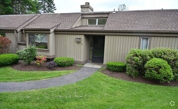 Building Photo - 540 Heritage Vlg