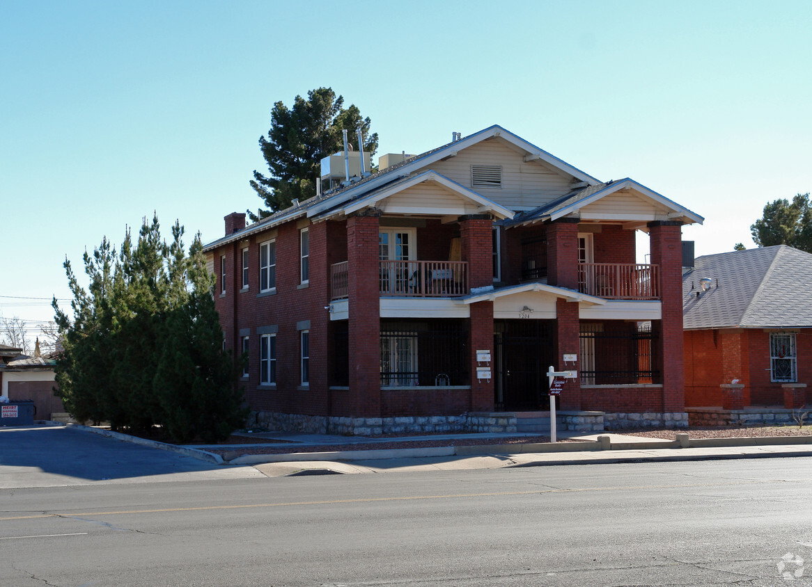 Building Photo - 3204 Montana Ave