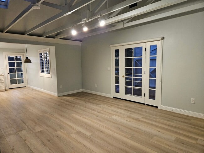 Building Photo - 1219 Deer Trail Ln