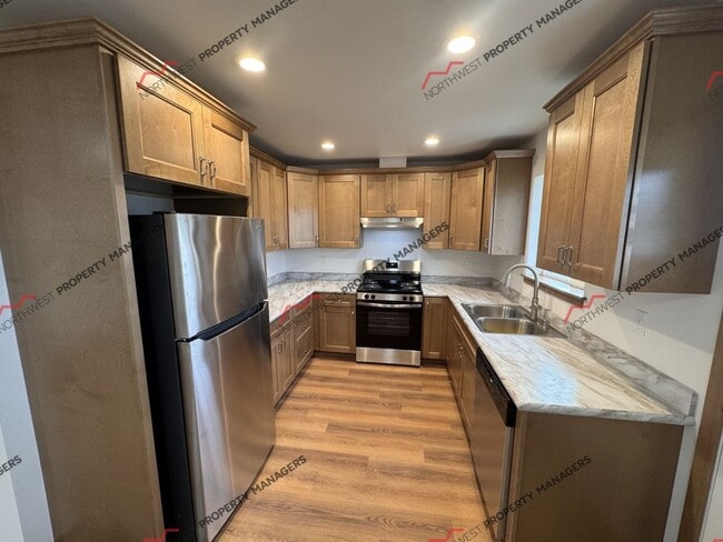 Building Photo - R120B