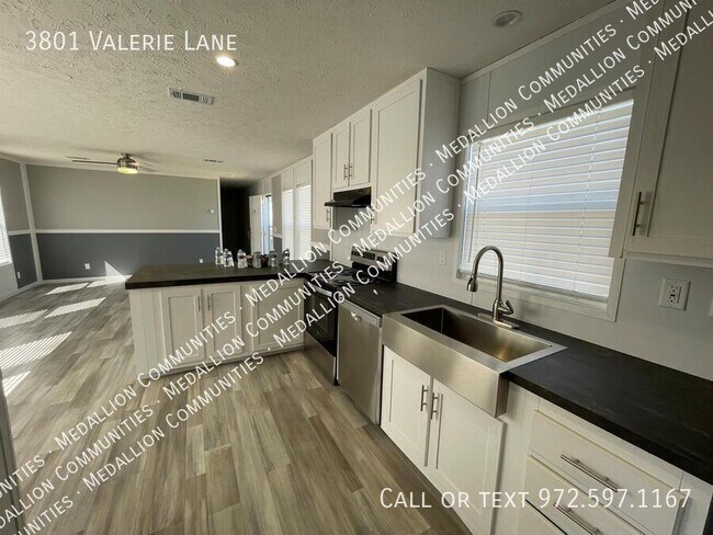 Foto del edificio - 3801 Valerie Ln