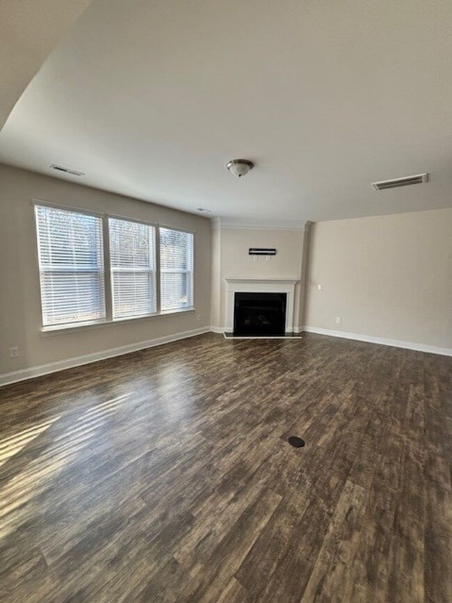 Foto del edificio - T.R. Lawing Realty Property