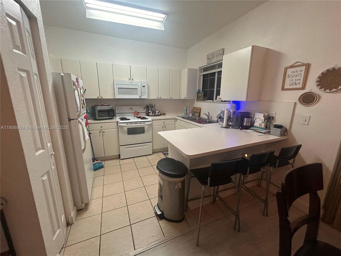 Foto principal - 2590 NE 3rd Dr